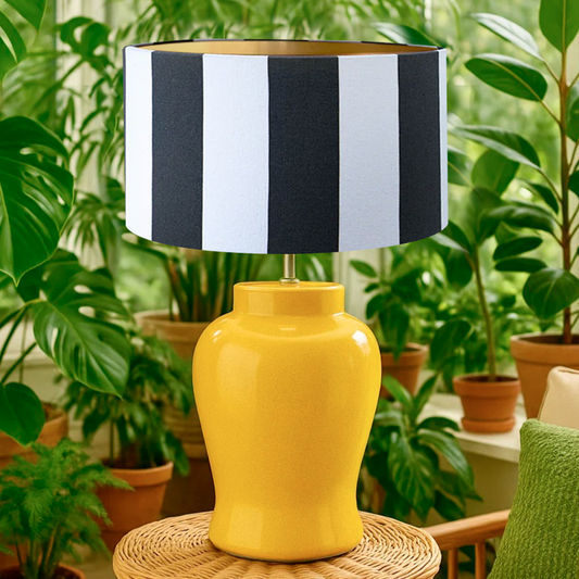 LÁMPARA ASIA AMARILLA III – Intriga