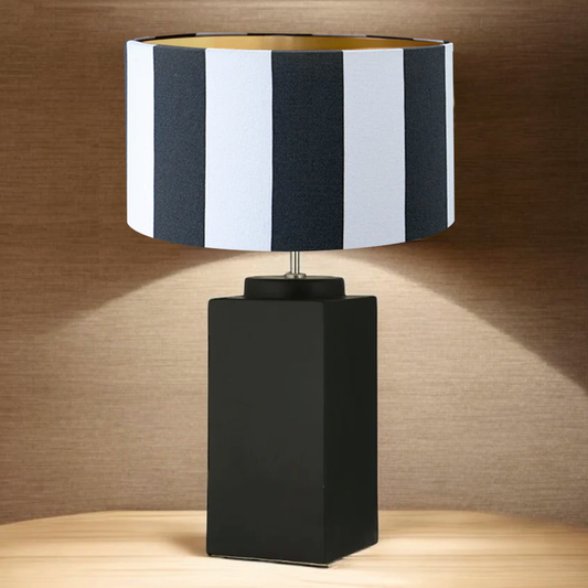 LÁMPARA CECILIA II – Intriga