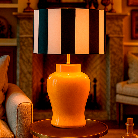 LÁMPARA ASIA AMARILLA III – Intriga